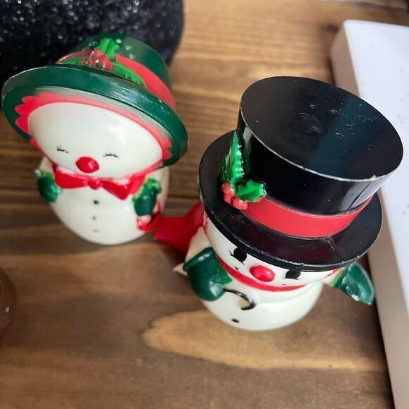 Hallmark Vintage Pilgrim and Snowmen Salt and Pepper Shakers - Picture 5 of 8